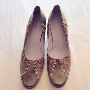 Audley London leather pumps heels Women’s 7.5 Tulled Roses Artsy Art to wear